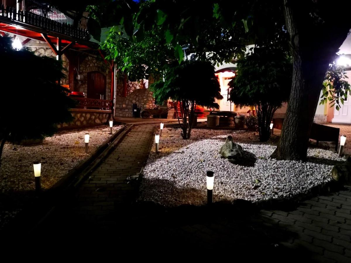 Zoeld Sziget Wellness Bed & Breakfast Egerszalok Bagian luar foto